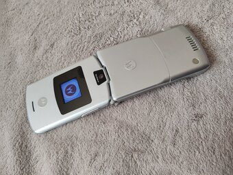 Motorola V3 - RETRO - 6