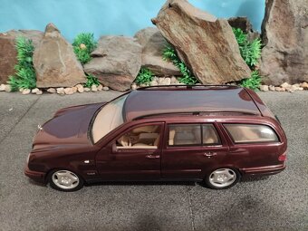 prodám model 1:18 mercedes benz E class E420 - 6