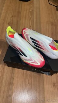 KOPAČKY F50 ELITE LACELESS SOFT GROUND - 6