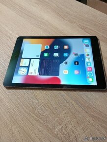 9,7" iPad Air 2/64GB mierna puklina + obal s klávesnicou - 6