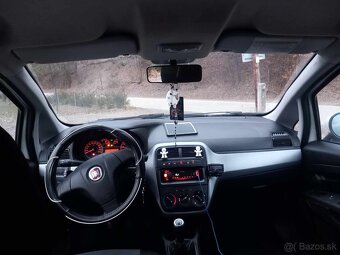 Fiat Grande Punto 2010 - 6