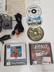 PlayStation 1 v krabici + 2 ovládače a hry - 6