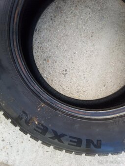 Predám 2ks zimné pneu.195/65R15 Nexen dezen 7,4mm - 6