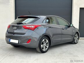 HYUNDAI I30 1.6 CRDI FAMILY / SK AUTO / 1.MAJITEĽ / NEBÚRANÉ - 6