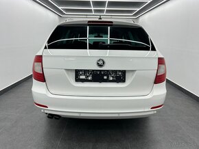 Superb Combi 2,0 TDI CR 4x4 170k Elegance M6 Webasto - 6