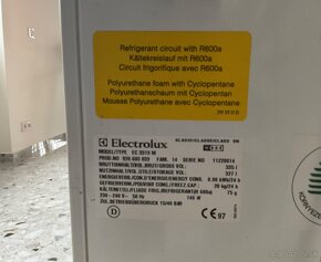 Truhlicová gastro mraznička Electrolux 335L - 6