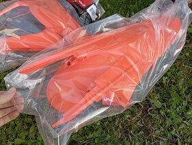 Nové plasty KTM EXC EXC-F XCW XCF-W 125-500 17-19 - 6