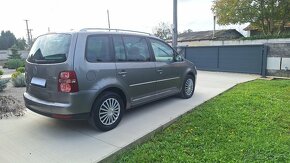 Volkswagen Touran 1.4 Highline Benzín Automat - 6