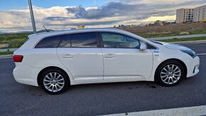 Toyota Avensis Combi 110kw Automat - 6