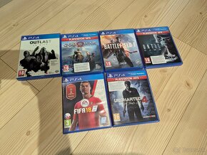 PS4 Slim 1TB + 6 hier + 2 ovládače v cene - 6