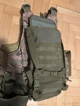 Predám airsoft vestu Multicam so sumkami - 6