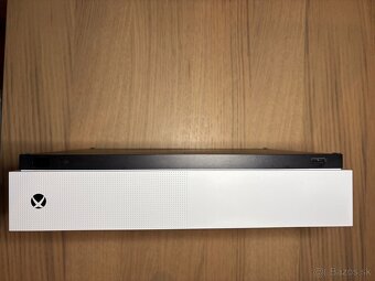 Xbox One S 1TB Digital Edition - 6