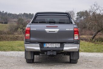 Toyota Hilux DC 2.8 I D-4D Invincible 4x4 A/T - 6