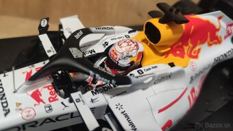 Max Verstappen - Red Bull Racing - Minichamps white 1:18 - 6