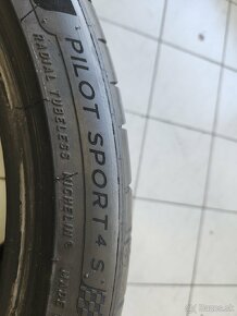 Predám 2ks 305/30 ZR19 MICHELIN - 6