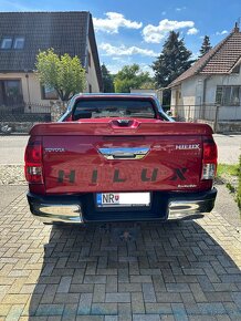 Toyota Hilux DC 2.4 l D-4D INVINCIBLE 4x4 A/T - 6