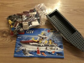 Lego CITY 60147 - Motorovy čln - pláva na vode - 6