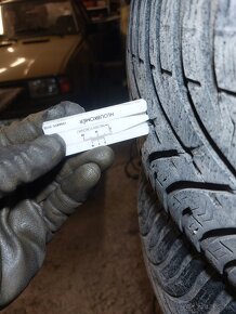 Predám zimné pneu 2ks BFGoodrich 205/55R16 DOT 0720 - 6