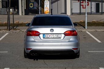 Volkswagen Jetta 2.0 TDI Highline - 6