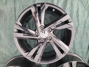 Alu kola Volkswagen Golf Valenci Black R17 ET51 - 6