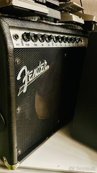 Fender USA, Roc-Pro 700 - 6