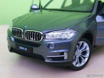 Predám tento Kovový model. BMW X5 strieborná farba v mierke - 6