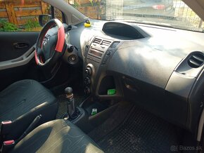 toyota Yaris 1.l - 6