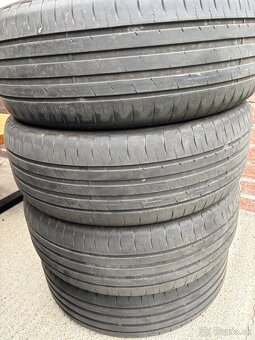 205/55 R17 Goodyear Efficient grip performance DOT 15/22 - 6