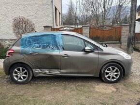 Peugeot 208 1.2vti 2012 najazdenych 59000km PLNE POJAZDNÉ - 6