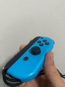 Nintendo switch ovládače a charging grip - 6