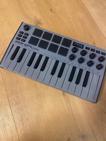 MIDI keyboard Akai MPK mini - 6