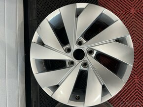 VW Golf 8 R17 5x112 Belmont - 6