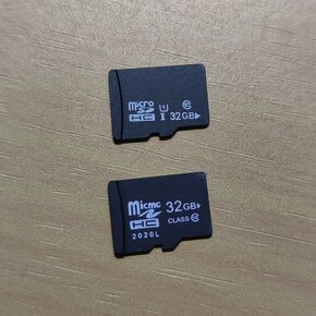 Anbernic RG35XX + 2x 32GB - 6