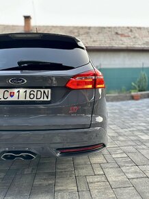 Ford Focus ST - 6