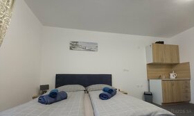 Nádherný zariadený apartmán v centre Bešeňovej - 6