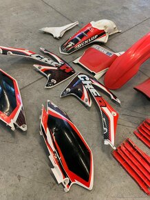 Plasty Honda + sedlo crf 250 2011 - 6