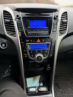 Predám Hyundai i30 combi - 6