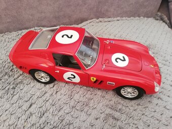 1:18 FERRARI 250 GTO Bburago - 6