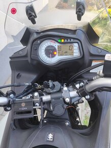 Suzuki DL650A V-Strom - 6