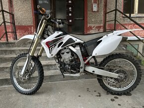 Yamaha YZF 250 - 6