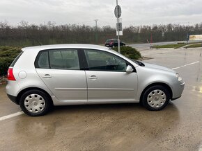 Volkswagen Golf V 1.6 benzín 2008 - 6