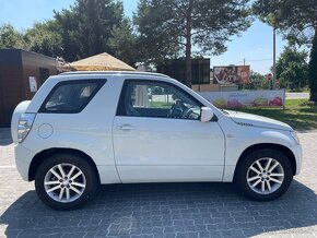 Suzuki Grand Vitara 1.6 benzin 4x4 black and white - 6