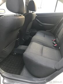 Toyota Avensis 2.0 TDI - 6