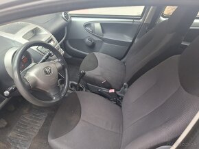 Toyota Aygo  1,0 VVT-i 50kw benzín - 6