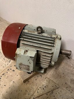 Predám elektromotor MEZ 7,5kw,2910 otáčok za minútu+remenica - 6