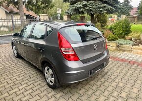 Hyundai i30 1,6 CW CRDi klima sada kol nafta manuál 66 kw - 6