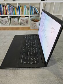 Asus Vivobook Go 15 AMD Ryzen 5 7520U / 16GB RAM / 512GB SSD - 6