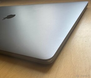 MacBook Pro 15'' i7 2018 16/256 GB TouchBar - 6