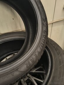 Goodyear Ultragrip 235/45R20 100W - 6