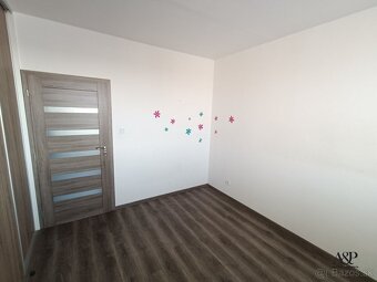 NA PREDAJ REKONŠTRUOVANÝ 4 IZBOVÝ BYT, 88M2, UL. SNP, HOLÍČ - 6